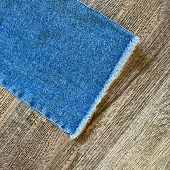 Lee Heritage High-Rise Distressed Medium Wash Kick Flare Denim Jeans Size 6M - Picture 3 of 7